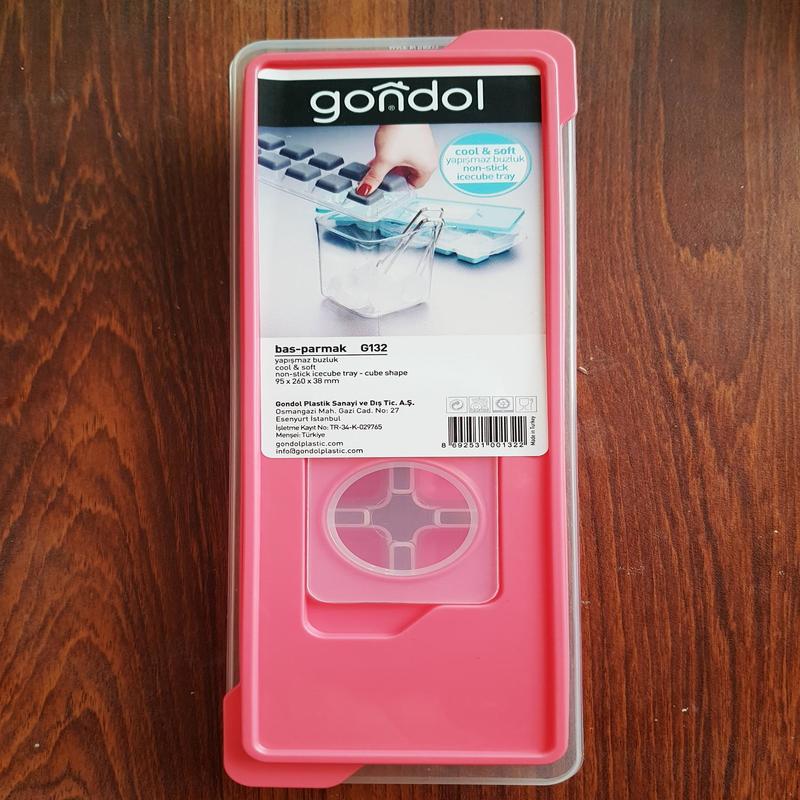 Rubber Bottom Ice Cube Tray - waseeh.com