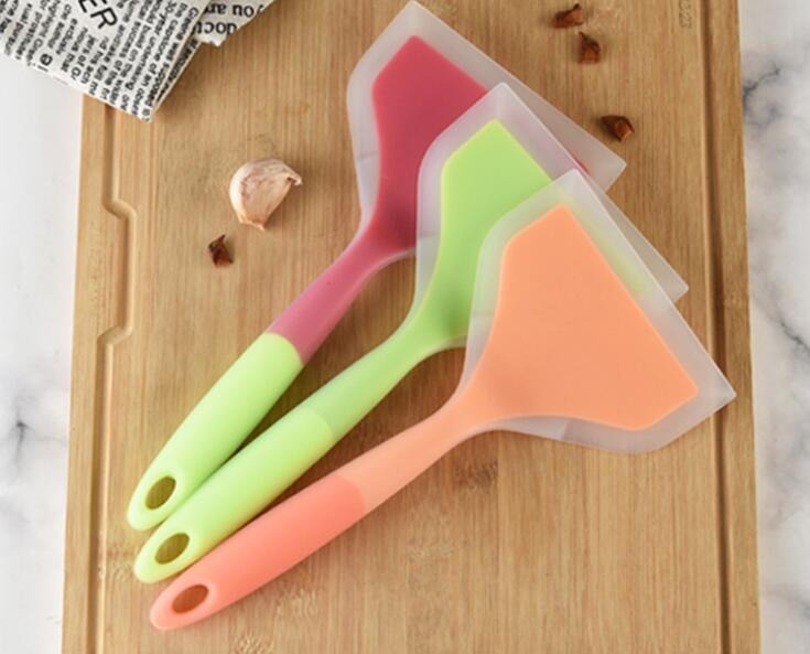 Wide Silicone Turner - waseeh.com