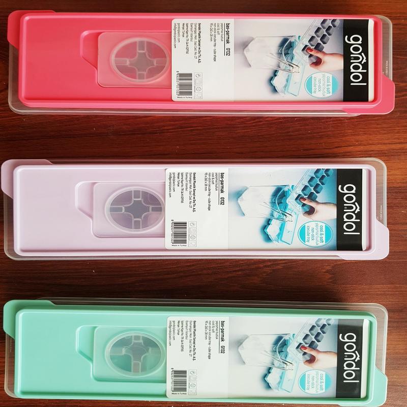 Rubber Bottom Ice Cube Tray - waseeh.com