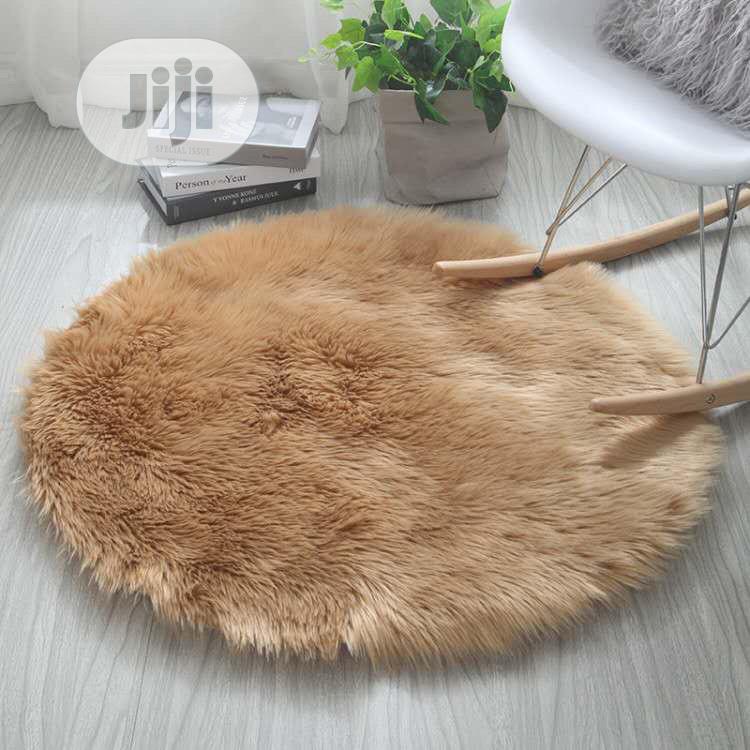 Furry Circle Rug Round Furry Rugs (4' x 4') – Azhaan Online Store