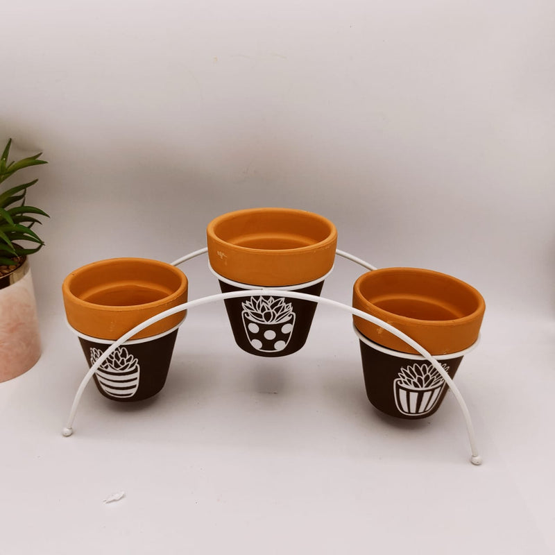 Classy Clay Pots with Metal Frame - waseeh.com