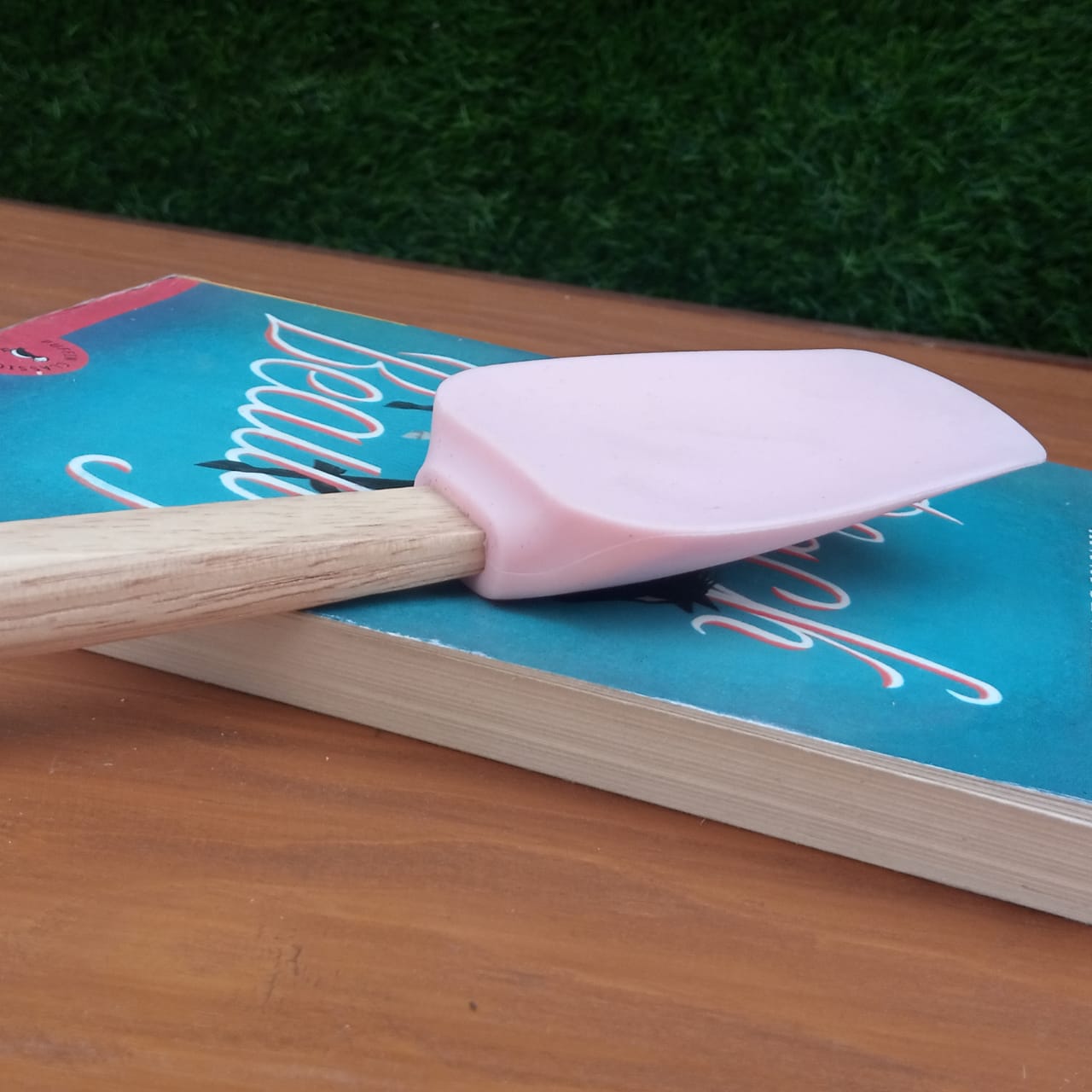 Simple Silicone Bamboo Spatula - waseeh.com