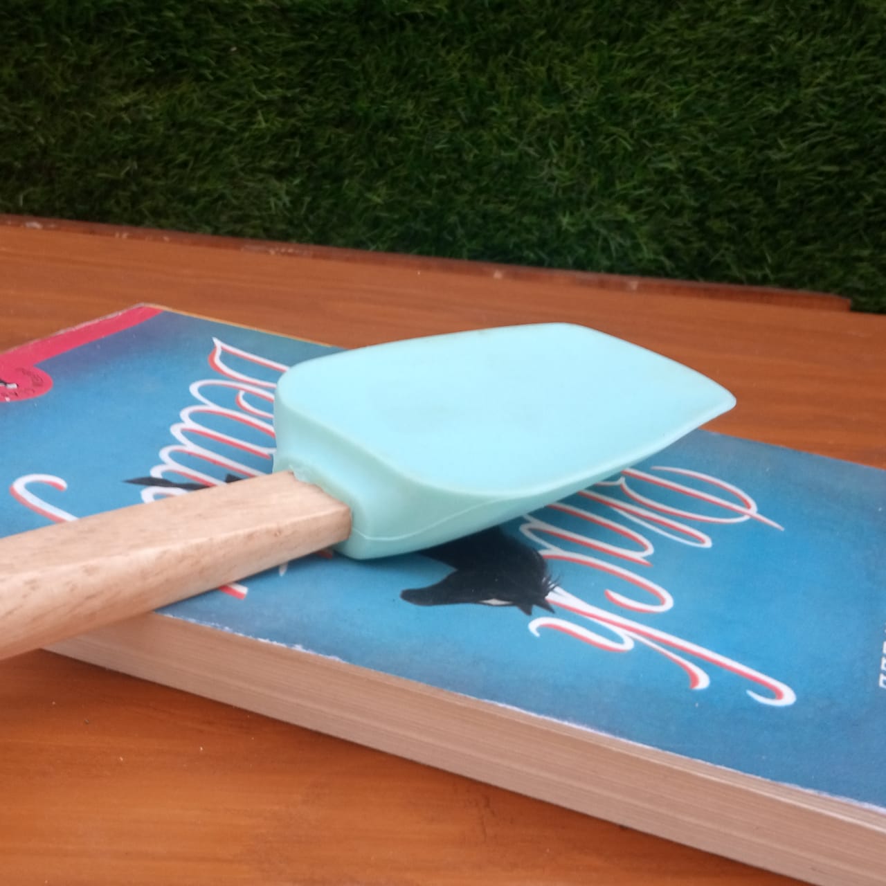 Simple Silicone Bamboo Spatula - waseeh.com