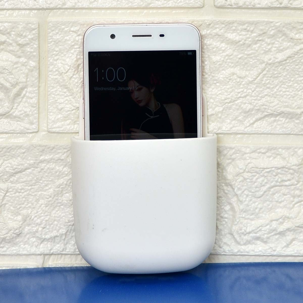 Modern Remote Holder - waseeh.com