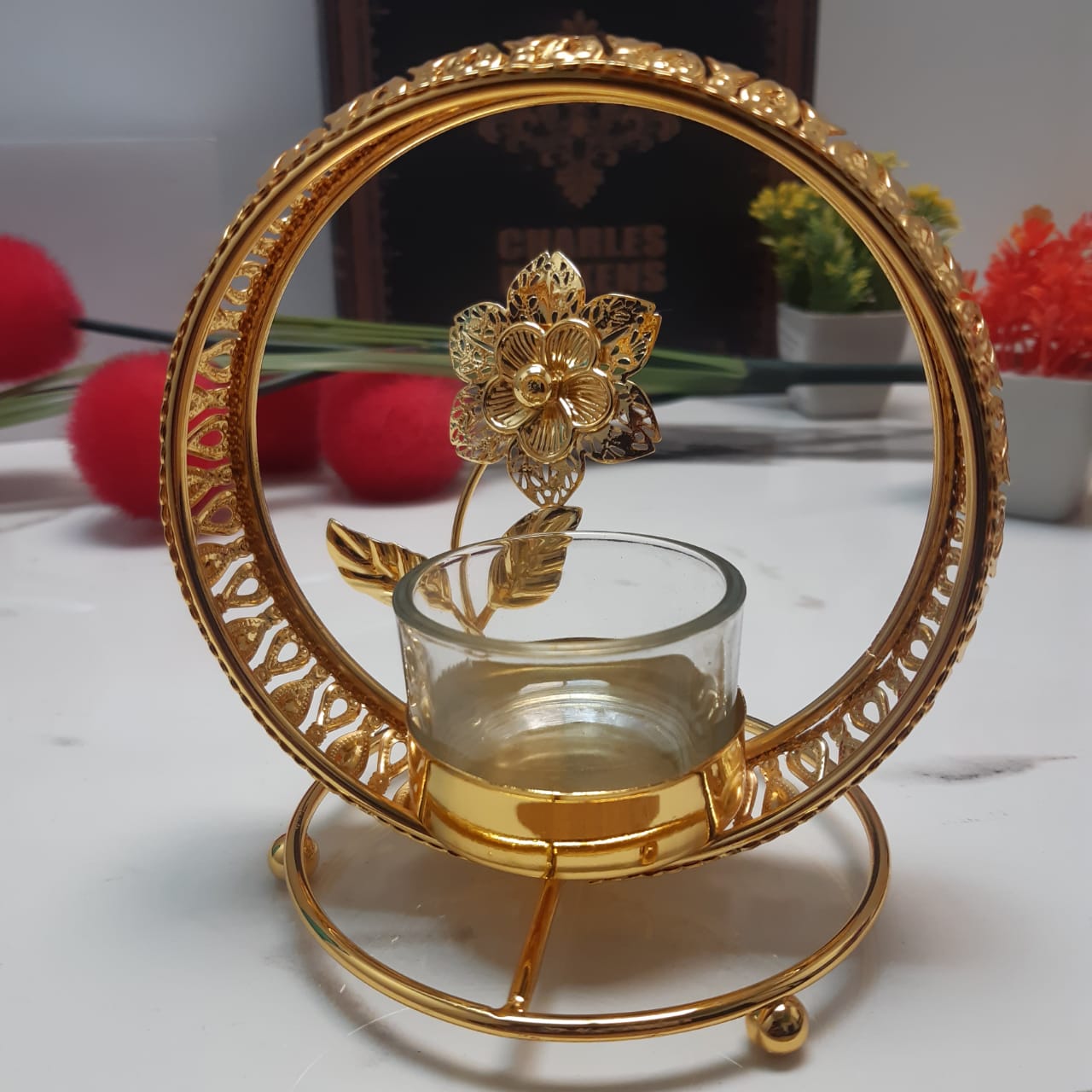 Golden Sculpture Candle Holder - waseeh.com
