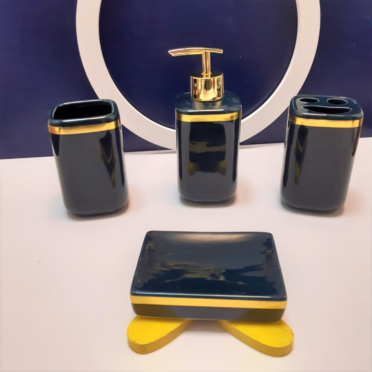 Golden Stripped Bathroom Set - waseeh.com